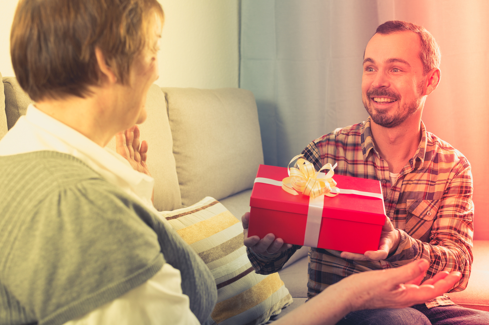 Gift Giving Tips for Seniors in Memory Care